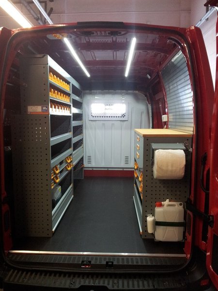 StoreVan-Regal und LED-Beleuchtung